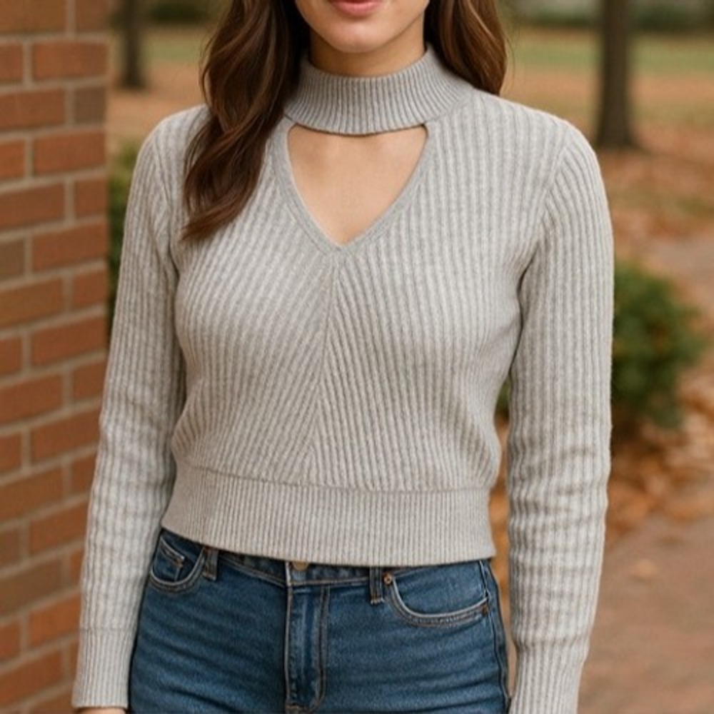 Hooked Up Gray Cropped long sleeve Ribbed Mock Neck Cutout Sweater – Size Small